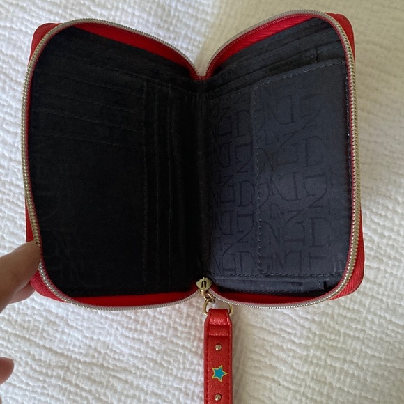 Disney Dumbo Kids Wallet - Red, Blue, and Gold - Picture 3 of 4